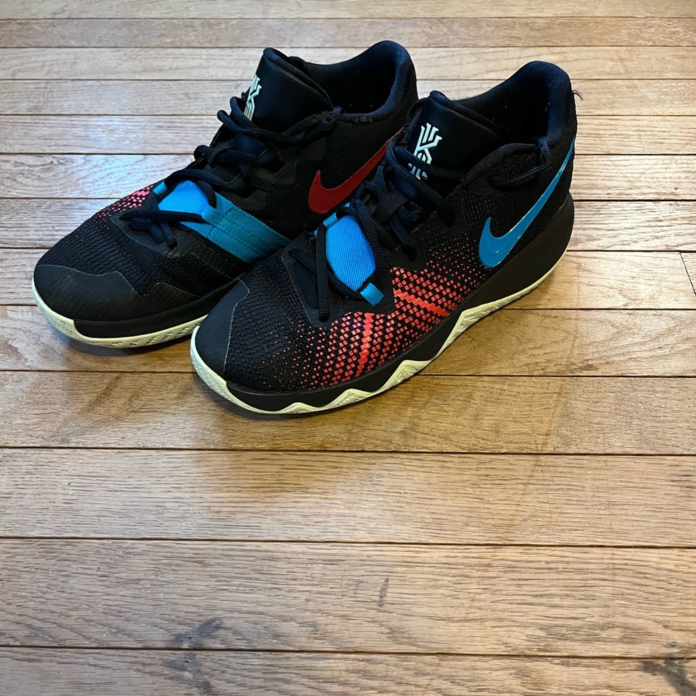 Boys Nike Flytrap Kyrie Basketball Sneakers